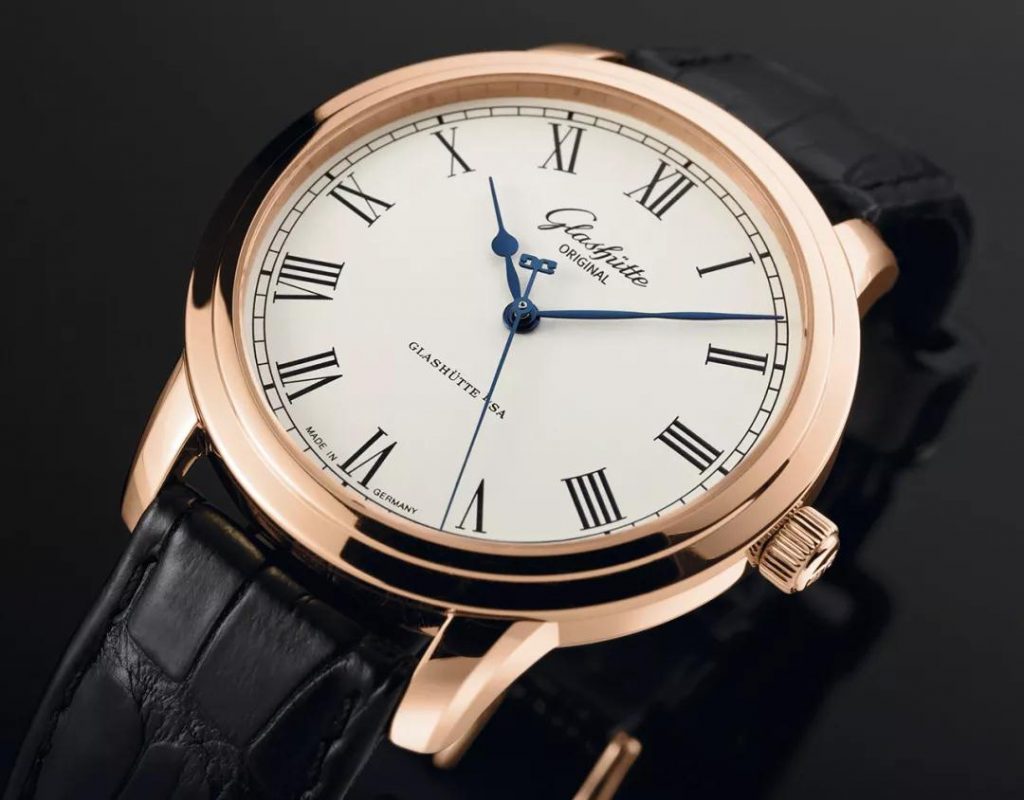 The accuracy has been guaranteed by the exquisite self-winding mechanical movement.